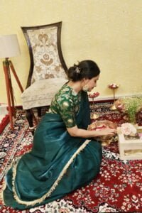 Bottle Green Tissue Silk Saree - Image 4
