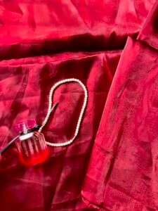 Crimson red tissue silk - Image 4