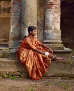 Mandakini rust orange tissue saree - Image 2