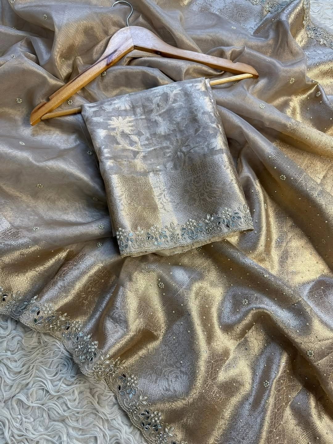 Silver tissue silk saree - Image 4