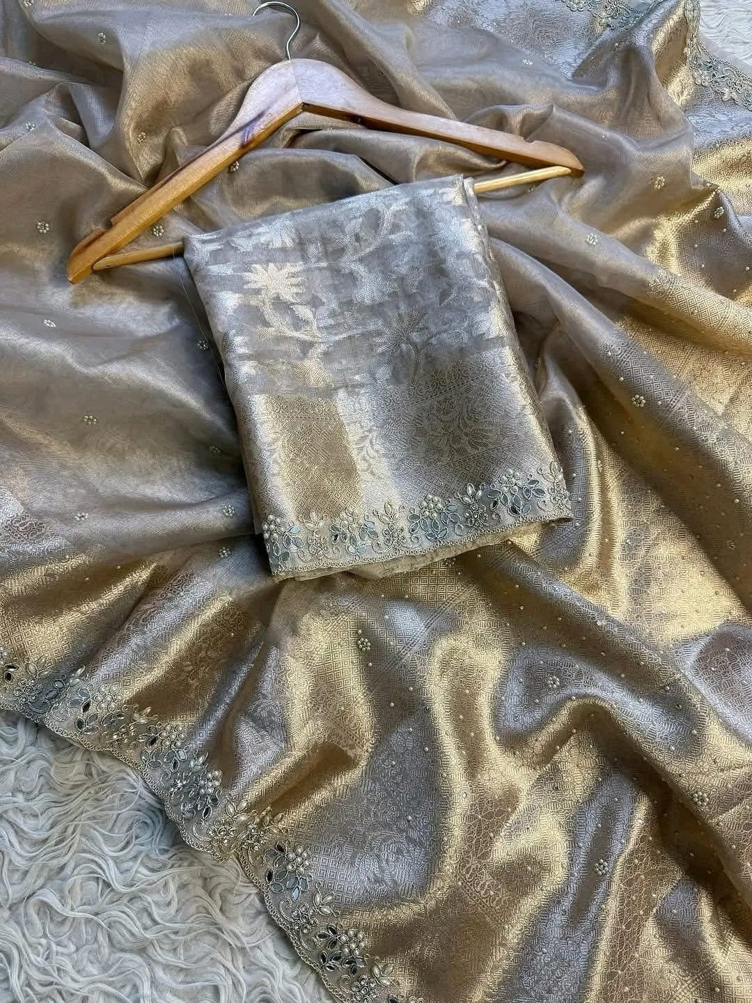 Silver tissue silk saree - Image 3