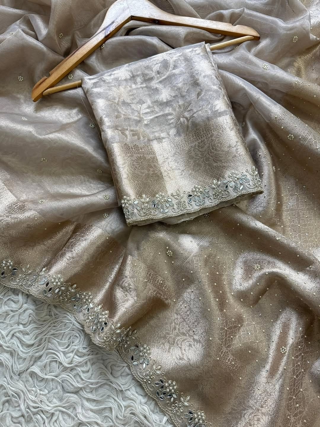 Silver tissue silk saree - Image 5